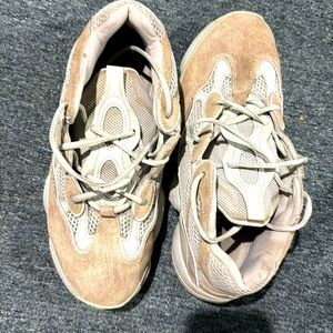 Yeezy 500 pearl size 10.5 US